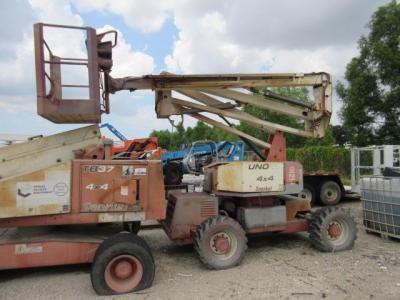 Articulating Boom Lift