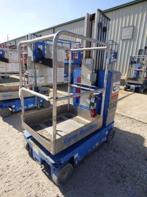 Genie Mast Lift