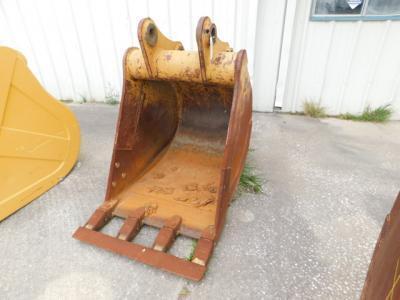 2014 Rockland 36in. Bucket for CLG922