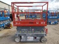 Skyjack Scissor Lift