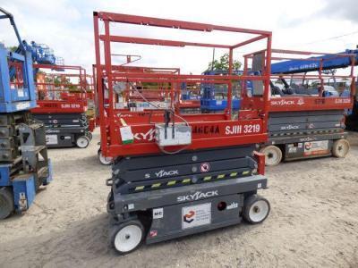 Skyjack Scissor Lift