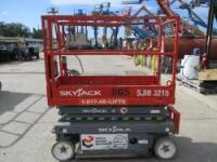 Skyjack Scissor Lift