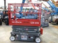 Skyjack Scissor Lift