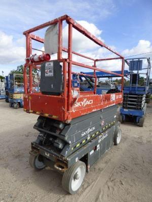 Skyjack Scissor Lift