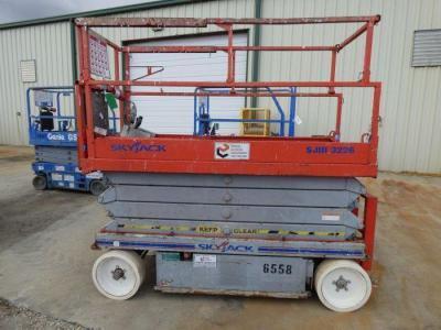 Skyjack Scissor Lift