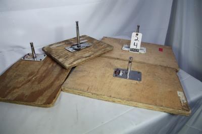 PANCAKE BOARD WITH WALL PINS