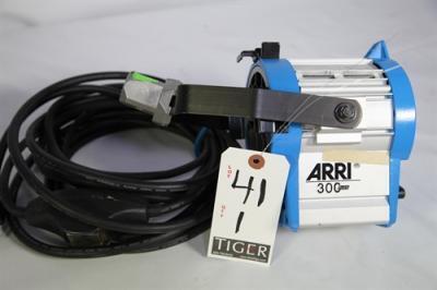ARRI 300 TUNGSTEN FRESNEL LIGHT