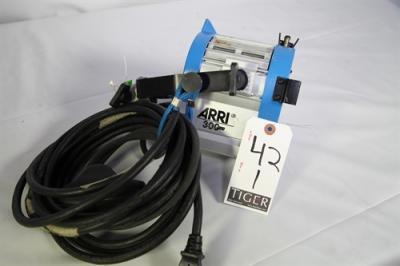 ARRI 300 TUNGSTEN FRESNEL LIGHT