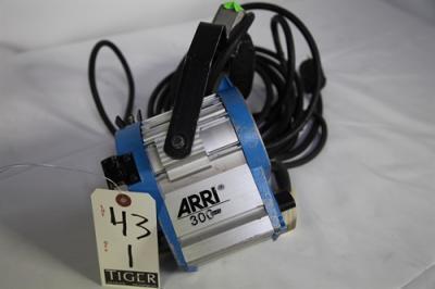 ARRI 300 TUNGSTEN FRESNEL LIGHT