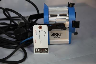 ARRI 300 TUNGSTEN FRESNEL LIGHT
