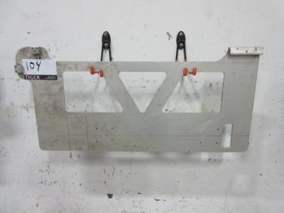 M & R TRI LOC Pallet
