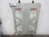 M & R TRI LOC Pallet