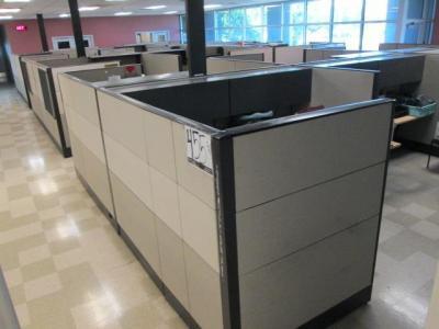 L-Shape Cubicles w/Desks