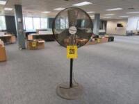 LAKEWOOD 30" PEDESTAL FAN