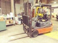 Linde 3-Wheel Electric Forklift