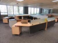 4 PERSON MODULAR WORKSTATION WITH CABINETS AND GLASS DIVIDERS, 196" X 201"