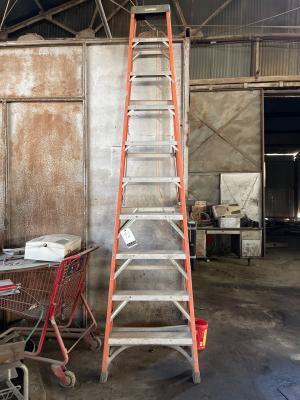 Husky 10-Step Ladder