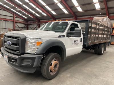 2015 Ford F450 Super Duty Truck with Maxon Lift