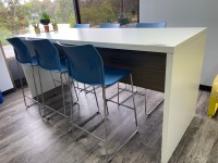 Lot Kitchen Island/High Top Table w/ Bar Stools
