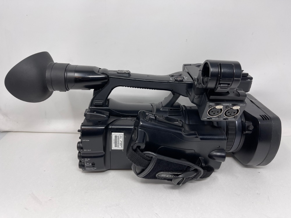 Sony PMW-200 HD422 Camera w/Tripod