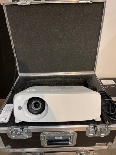 Panasonic PT-VZ580U Projectors