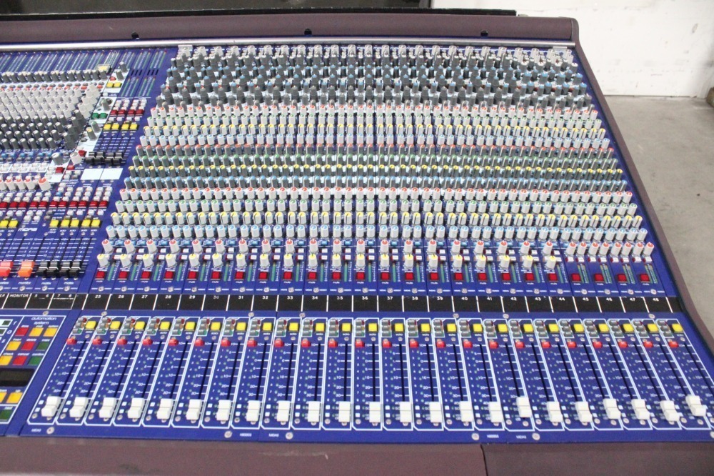 Midas Rack Console Midas Heritage 3000 Analog Mixing Console w/ Wheeled Case