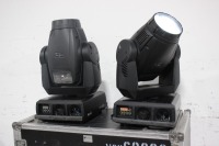 Lot (2) Martin MAC 2000 Wash XB Moving Head Lights in Wheeled Hard Case **Note: (1) Light sparks when powered ON**