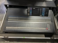 Yamaha LS9-32 Digital Audio Mixing Console w/ (2) 8-CH Analog I/O Cards & Case