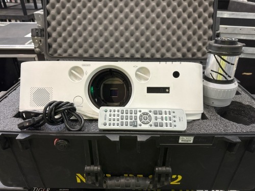 NEC NP-622U LCD Projectors w/ Zoom Lenses & Cases