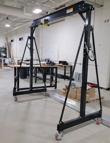 Strongway Adjustable Gantry Crane