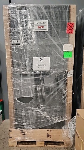 APC Netshelter SX 48U Server Rack