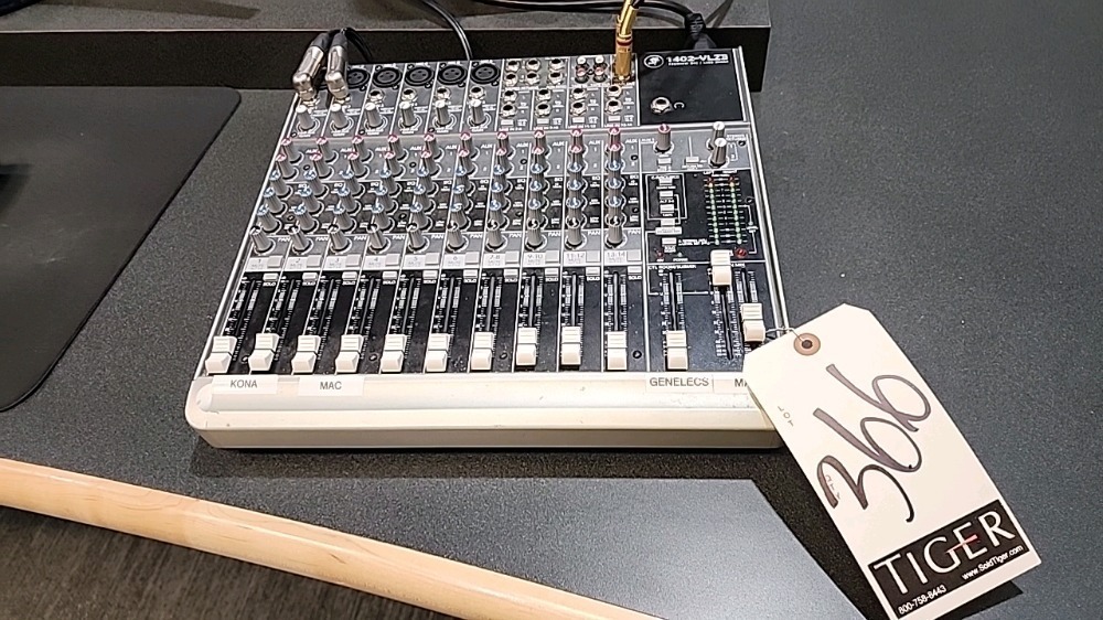 Mackie 1402-VLZ3 14-Channel Premium Mic / Line Compact Mixer,