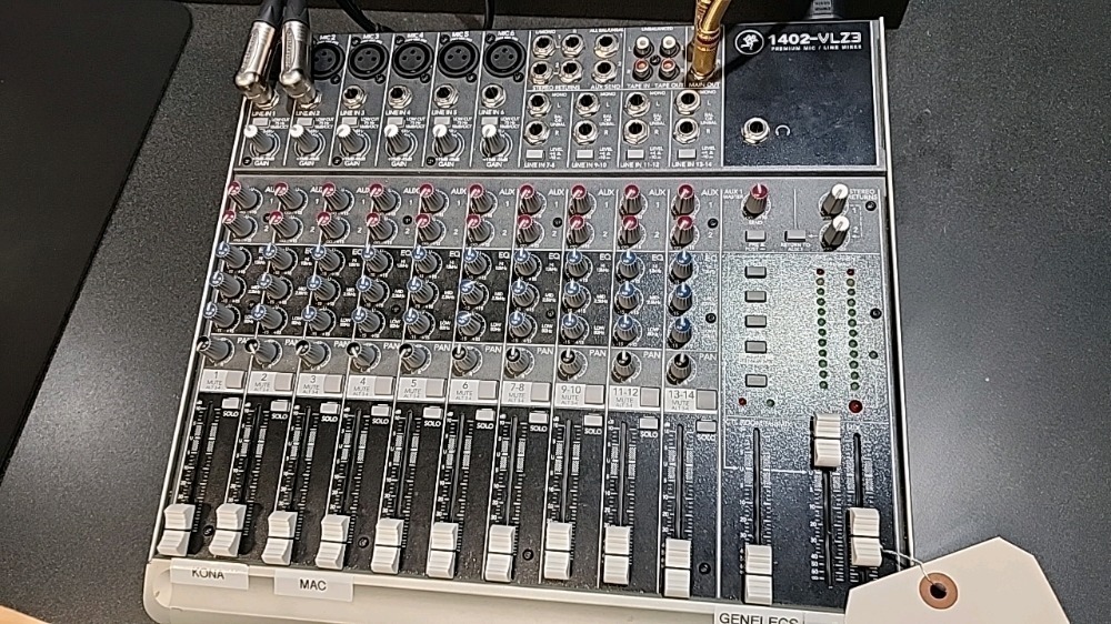 Mackie 1402-VLZ3 14-Channel Premium Mic / Line Compact Mixer,