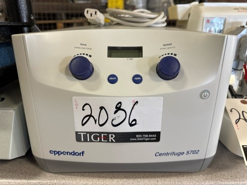Eppendorf 5702 Centrifuge