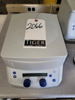 Eppendorf 5424 Centrifuge