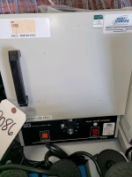 Quincy Lab Analog Incubator