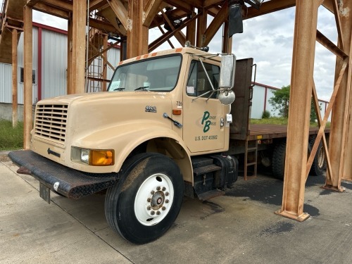 1999 International Flatbed Truck