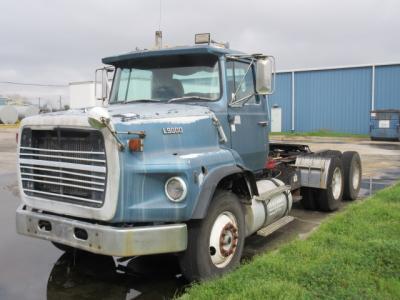 1987 Ford L9000 Yard Tractor Trailer