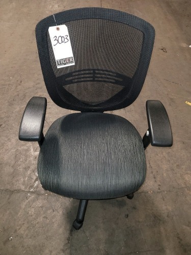 Black Mesh Swivel Chair