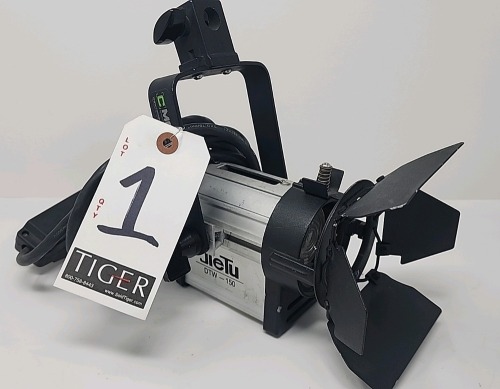 ARRI 150W Tungsten Fresnel Light (120VAC) w/ARRI 150W Barndoors