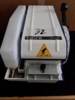 ULINE H-725 Manual Kraft Tape Dispenser