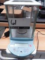 Ohaus AV264C Pro Analytical Balance Tester