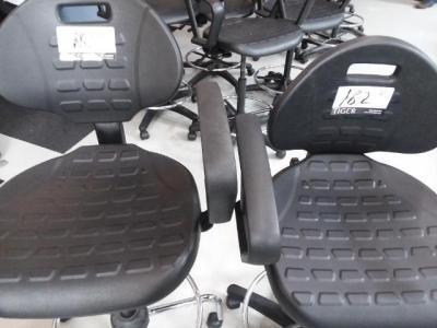 Lot of 2 Office Chairs w/armrests