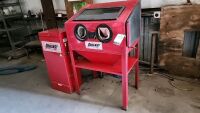 Dragway Sandblast Cabinet w/Dragway Dust Collector