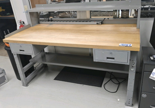 BUTCHER BLOCK TOP ADJUSTABLE HEIGHT WORKBENCH