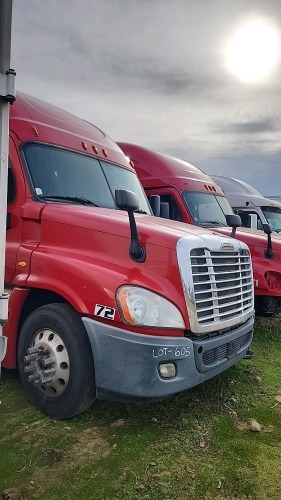 2017 FREIGHTLINER CASCADIA 125 SLEEPER TRUCK