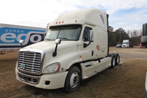 2015 FREIGHTLINER CASCADIA 125 SLEEPER TRUCK