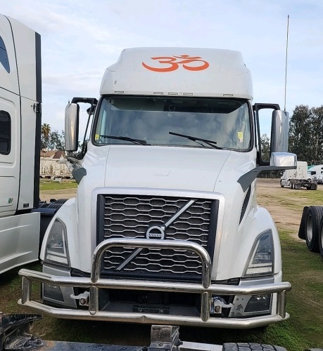 2020 VOLVO VNL64T760 SLEEPER TRUCK