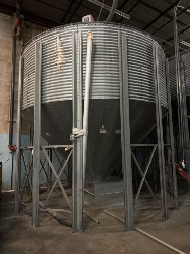 Hopper Bottom Silo w/ Motor, Vacuum & Level Indicator