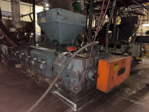 Sterling 4.5" Extruder w/ Hopper, Additive Feeder, Blender & Control Panel